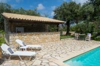 Bazén v ubytovaní Villa Elaia Suites & Apartments No.7 alebo v jeho blízkosti