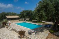 Bazén v ubytovaní Villa Elaia Suites & Apartments No.7 alebo v jeho blízkosti