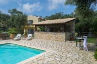 Bazén v ubytovaní Villa Elaia Suites & Apartments No.7 alebo v jeho blízkosti