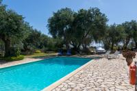 Bazén v ubytovaní Villa Elaia Suites & Apartments No.7 alebo v jeho blízkosti