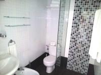 A bathroom at Azahara Beach 413