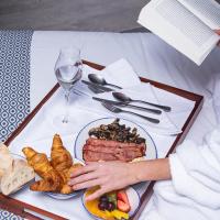 ホテルの敷地内または近くでの食事または食べ物
