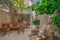 Patio alebo iná vonkajšia časť ubytovania Heritage Hotel 19