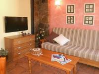 A television and/or entertainment centre at Apartamentos Turismo Rural Casa Santorroman