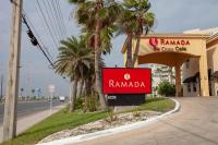 Ein Zertifikat, Auszeichnung, Logo oder anderes Dokument, das in der Unterkunft Ramada by Wyndham &amp; Suites South Padre Island ausgestellt ist