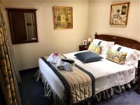 A bed or beds in a room at Hotel Villa Savoia