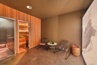 A seating area at Warth52-W52 Apartments