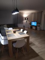 Televízia a/alebo spoločenská miestnosť v ubytovaní Apartament KAOLA