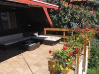 Vonkajšia záhrada v ubytovaní Wooden Apartman Prémium Jacuzzival