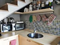 A kitchen or kitchenette at B&B La Casetta
