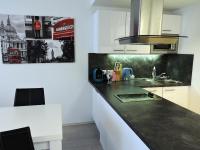 Kuchyňa alebo kuchynka v ubytovaní 306 London 59m2 4-8 Pers extra Bedroom