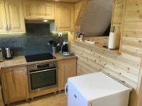 Kuchyňa alebo kuchynka v ubytovaní Wooden Apartman Prémium Jacuzzival