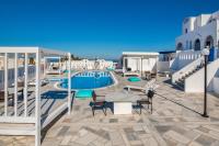 Bazén v ubytování Villa Kavallaris & Apartments nebo v jeho okolí