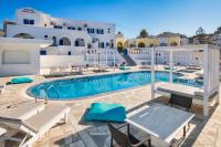 Bazén v ubytování Villa Kavallaris & Apartments nebo v jeho okolí