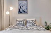 Posteľ alebo postele v izbe v ubytovaní KATO Apartamenty Centrum