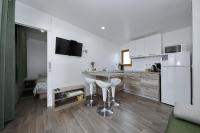 Kuchyňa alebo kuchynka v ubytovaní Mobile home Smaragd