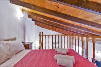 Posteľ alebo postele v izbe v ubytovaní Venetian era - Doukades center loft apt