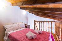 Posteľ alebo postele v izbe v ubytovaní Venetian era - Doukades center loft apt