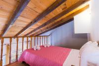 Posteľ alebo postele v izbe v ubytovaní Venetian era - Doukades center loft apt