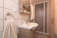Kúpeľňa v ubytovaní Loft renovated flat 5' from the old town Corfu