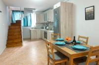 Kuchyňa alebo kuchynka v ubytovaní Loft renovated flat 5' from the old town Corfu
