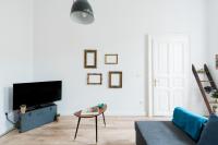 Televízia a/alebo spoločenská miestnosť v ubytovaní Pal Loft in central Budapest