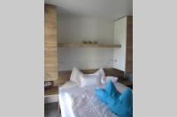 Posteľ alebo postele v izbe v ubytovaní White-Pearl Mobile-Home