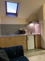 A kitchen or kitchenette at Aurora Panzió