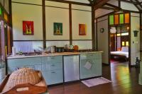 Villa Kelapa Langkawiにあるキッチンまたは簡易キッチン