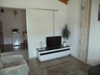 Televízia a/alebo spoločenská miestnosť v ubytovaní Apartments 2 Ivanković