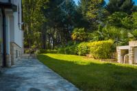 Vonkajšia záhrada v ubytovaní Villa Parenzo 150mt dal mare 8min piedi dal centro