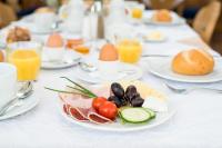 ホテルの敷地内または近くでの食事または食べ物