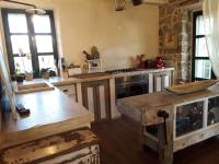 A kitchen or kitchenette at Villa in Campagna con Piscina Privata