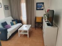 Televízia a/alebo spoločenská miestnosť v ubytovaní Apartamentos Mediterraneo
