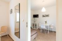 Televízia a/alebo spoločenská miestnosť v ubytovaní Apartments Laura