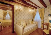 a living room with a couch and a bed at Hotel Palazzo Stern in Venice