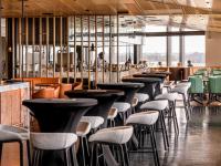 Novotel Christchurch Airportにあるレストランまたは飲食店