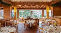 Reštaurácia alebo iné gastronomické zariadenie v ubytovaní Hotel Grèvol Spa