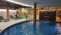 Bazén v ubytovaní Hotel Grèvol Spa alebo v jeho blízkosti