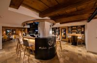 Reštaurácia alebo iné gastronomické zariadenie v ubytovaní Posthotel Pfunds