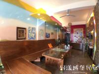 a living room with a wooden bench and a table at Hi Young Castle in Hengchun South Gate