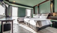 Postel nebo postele na pokoji v ubytování Hua Hin Habitat Hotel- SHA Extra Plus