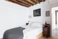 A bed or beds in a room at Classic and chic apartments in Trastevere
