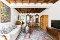 A television and/or entertainment centre at Classic and chic apartments in Trastevere