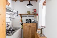 A kitchen or kitchenette at Classic and chic apartments in Trastevere