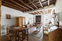 A seating area at Classic and chic apartments in Trastevere