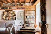 The library in Az apartmant