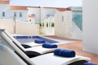 Bazén v ubytování Villa Sylvia by HMZ Villas nebo v jeho okolí