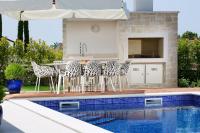 Bazén v ubytovaní Villa Melita by HMZ Villas alebo v jeho blízkosti