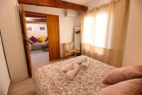 A bed or beds in a room at Cuencaloft el balcon de Ali